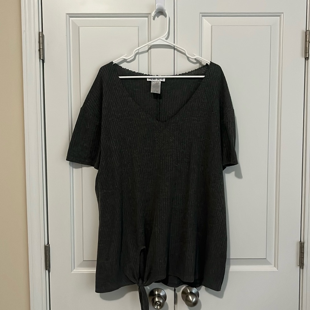 Gray tee
